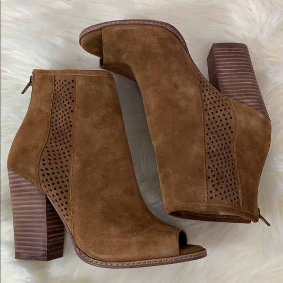 Gianni Bini brown suede leather zip ankle boots - Picture 5 of 8
